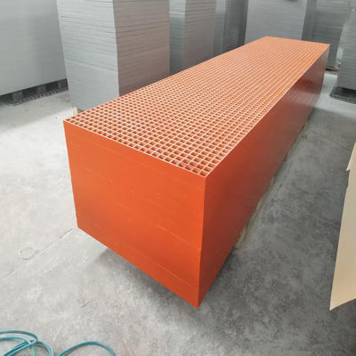 Orange Farbe Gitter von Maschengröße 40x40 von Höhe 50mm, Panelgröße 1007x4040mm, konkave Oberfläche.