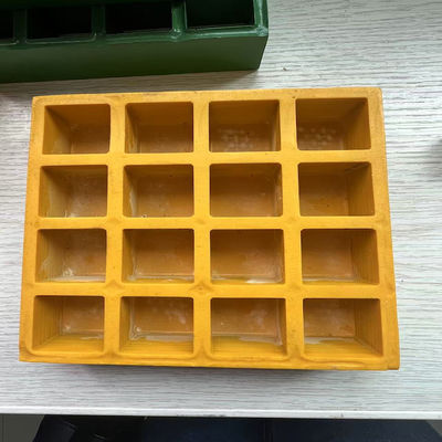 Maschengröße 38x38mm, gelb gefärbtes FRP-Gitter, flache Oberfläche mit einer Abdeckung auf der einen Seite.