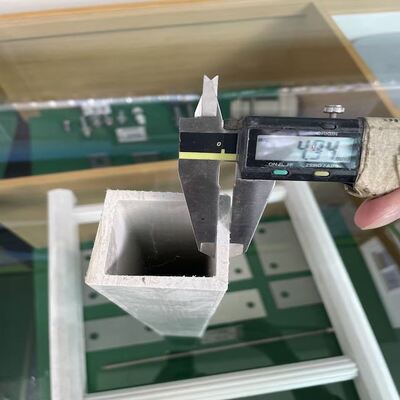 Vielseitige FRP-Rechteckrohrprofile aus Polyester-Epoxidharzen und Phenolarharzen, die elektrische Isolierung und Langlebigkeit bieten