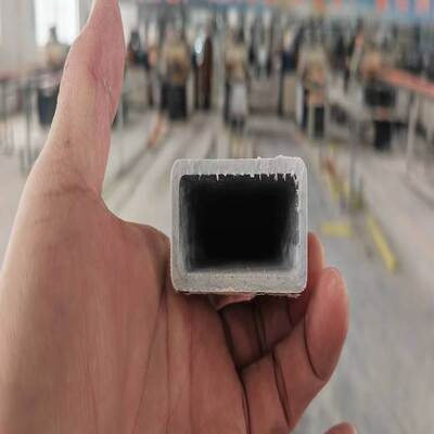 Hitzebeständige FRP-Rechteckrohrprofile aus Polyestervlies und ungesättigten Harzen, die elektrische Isolierung und Haltbarkeit bieten